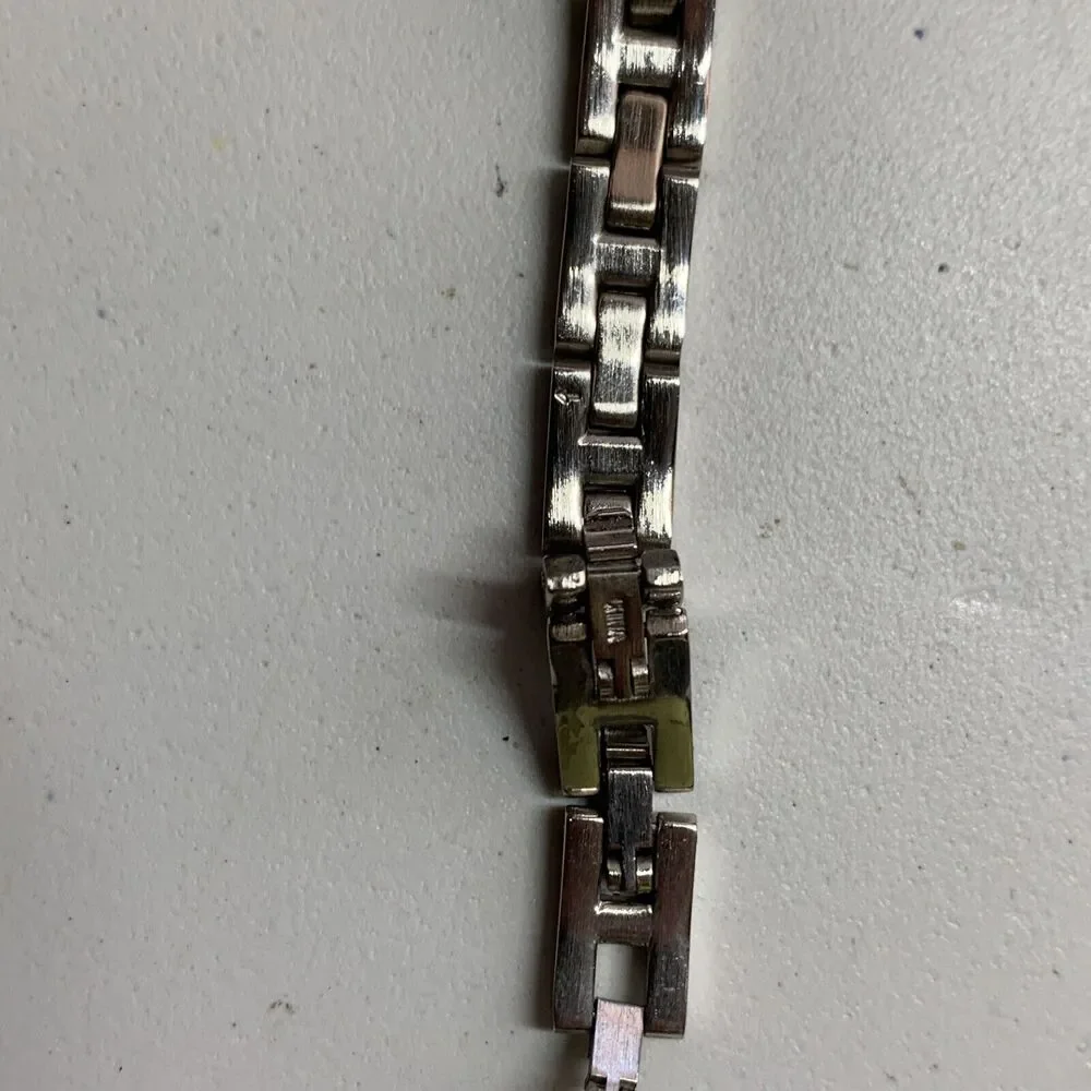 Tommy Hilfiger Ladies Wrist Watch Silver Tone Square (T00184)